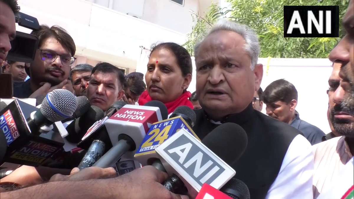 देश की युवा पीढ़ी को धर्म-जाति के नाम पर बर्बाद कर रही बीजेपी: गहलोत