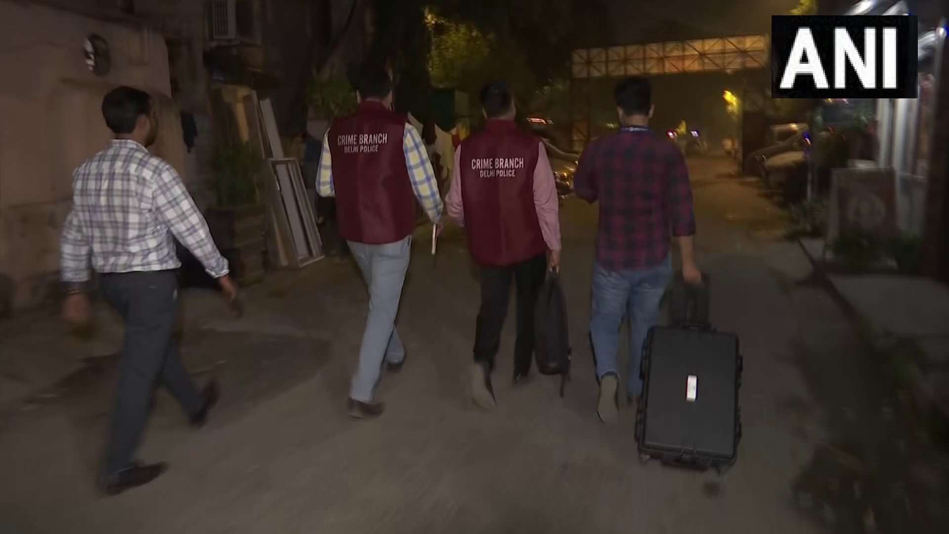 न्यूज़ पोर्टल ‘द वायर’ के संस्थापक और एडिटर के यहां दिल्ली पुलिस का छापा