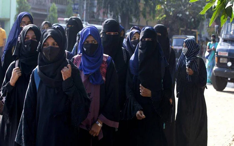 Karnataka Hijab Ban Case : हिजाब विवाद पर SC के जजों ने दी ये दलील