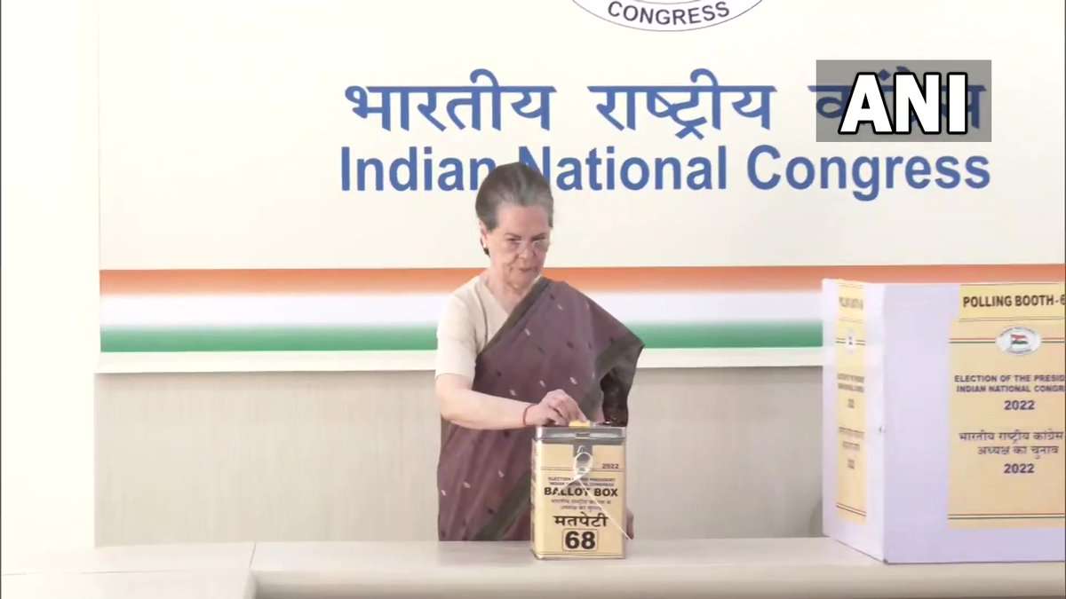 कांग्रेस अध्यक्ष पद के चुनाव के लिए मतदान जारी