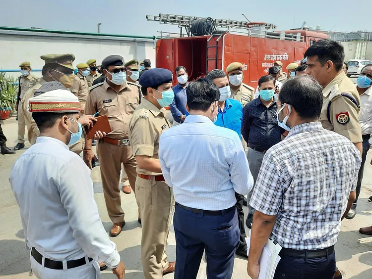 Aligarh : अलीगढ़ में अमोनिया गैस रिसाव पर शासन ने FSL भेजा वेल्डिंग पाइप का टुकड़ा, बैठाई जांच