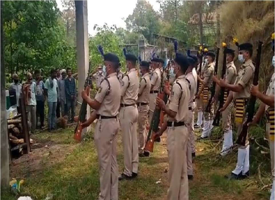 जम्मू : सीआरपीएफ जवान का अंतिम संस्कार