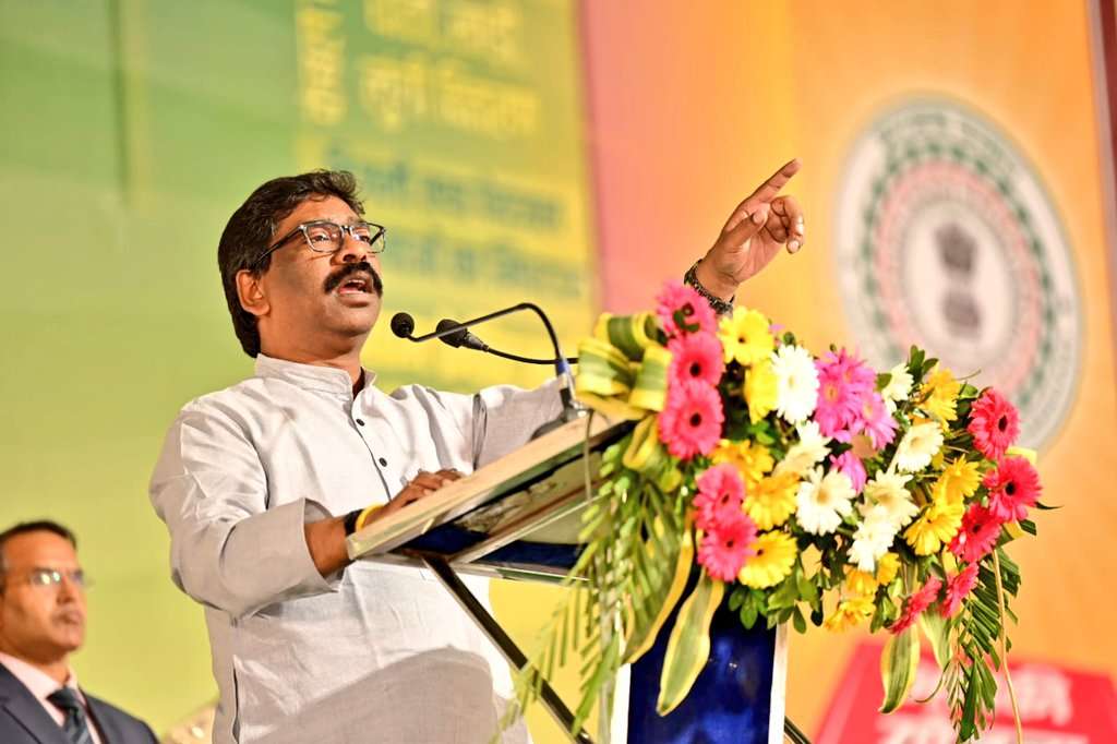 ईडी के सामने पेशी से पहले हेमंत सोरेन ने की विधायकों के साथ बैठक