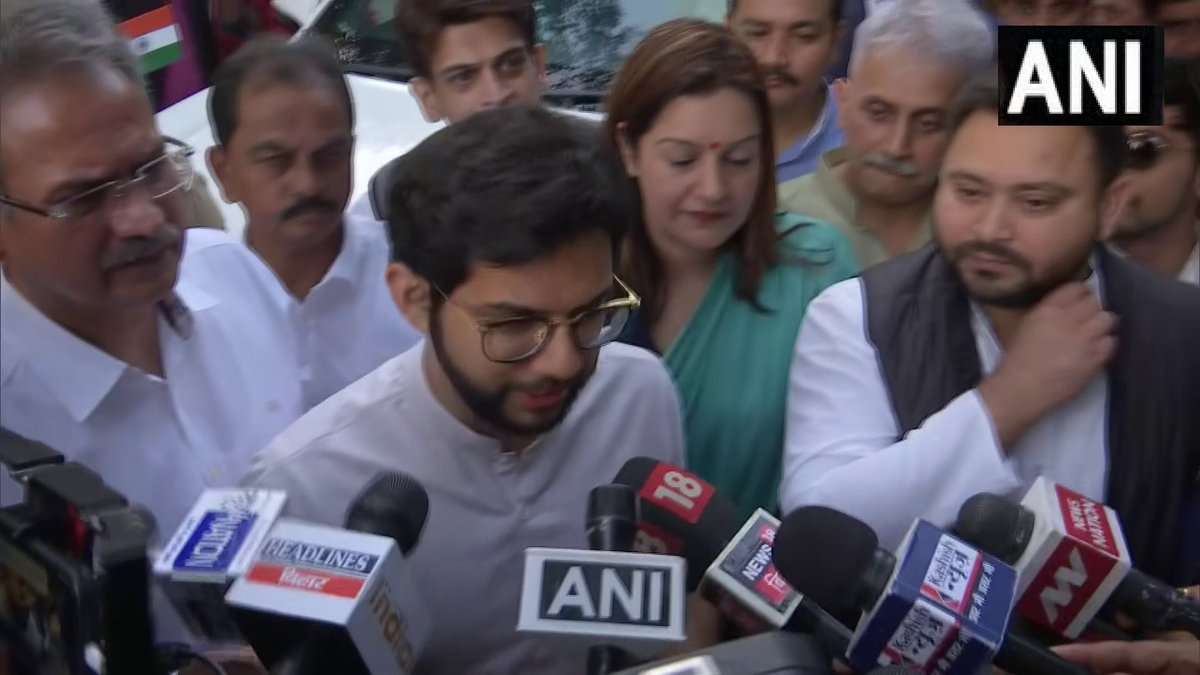 विपक्ष के दबाव के कारण हुआ “प्राथमिक कक्षाओं में तीसरी भाषा के रूप में हिंदी पढ़ाने का फैसला”: ठाकरे