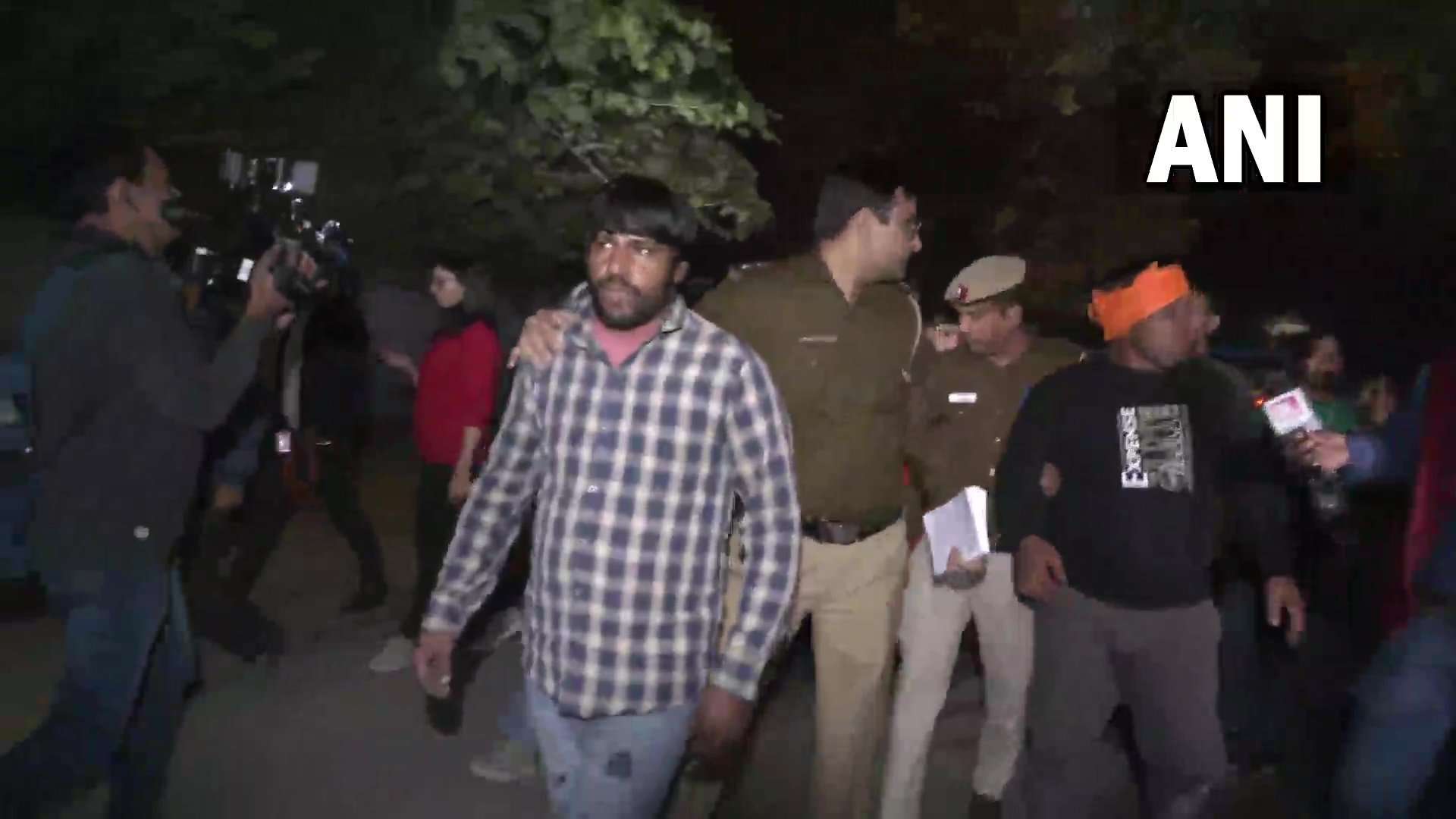 पुलिस बैन पर हमले में गिरफ्तार हिन्दू सेना के दो लोगों को कोर्ट ने 14 दिनों की न्यायिक हिरासत में भेजा