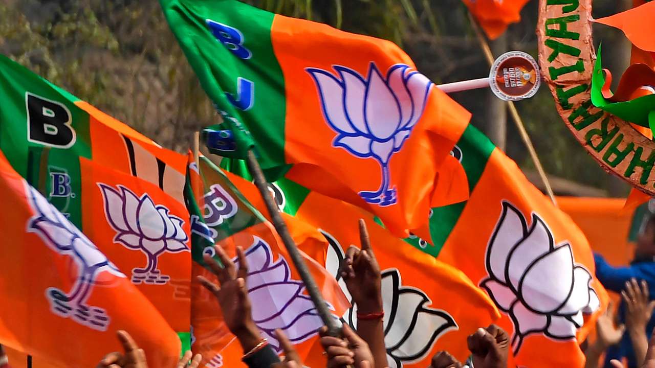गुजरात:  चुनावी खेल बिगाड़ रहे बागी बीजेपी नेताओं पर पार्टी का एक्शन, 7 सस्पेंड