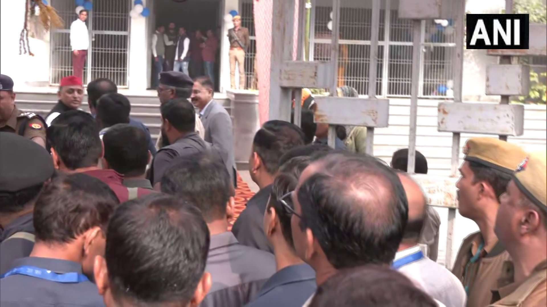 मैनपुरी, रामपुर और खतौली सीट पर उपचुनाव के लिए मतदान जारी, सपा ने किया तीनो सीटें जीतने का दावा