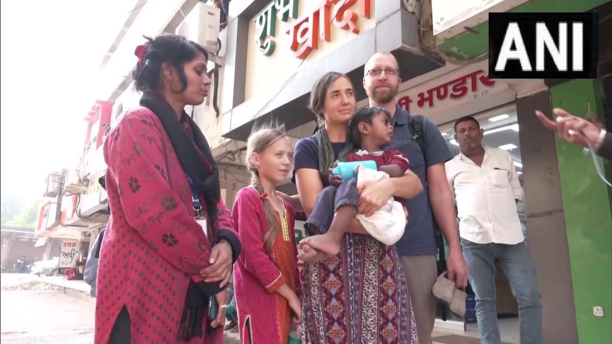 अमेरिका से आये दंपति ने बिहार के दिव्यांग बच्चे को गोद लिया