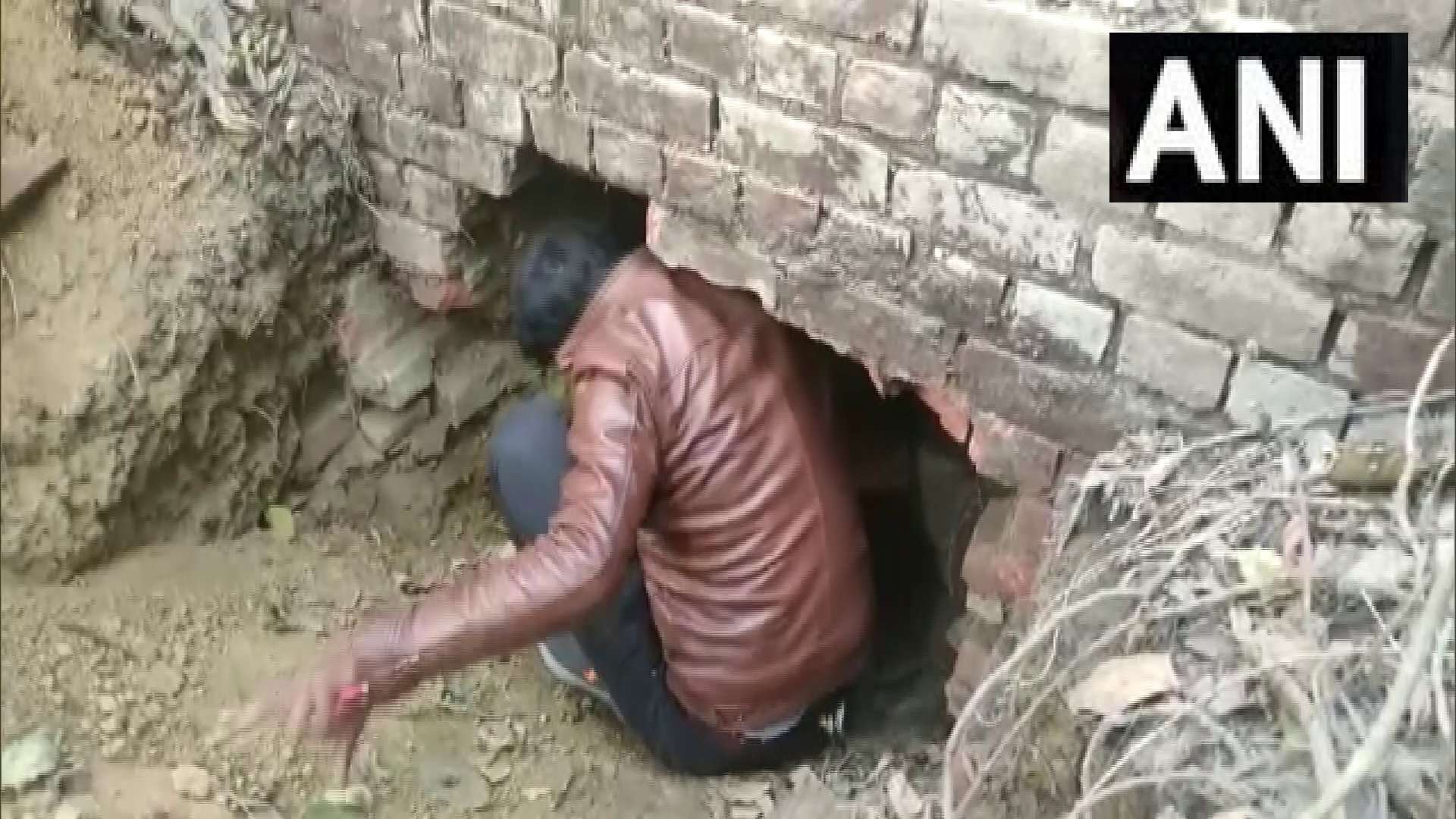 स्टेट बैंक के स्ट्रांग रूम में सुरंग बनाकर गोल्ड चेस्ट से सोने की चोरी