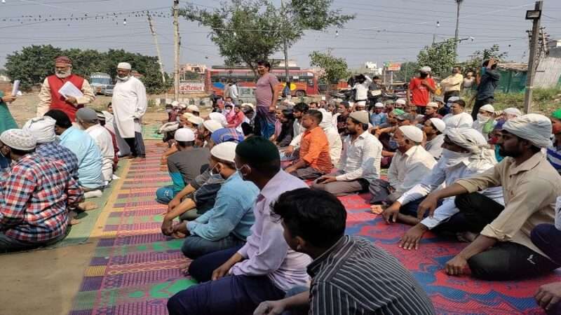 अनुमति के बावजूद बजरंग दल कार्यकर्ताओं ने नहीं होने दी खुले में जुमे की नमाज़, खड़ी देखती रही पुलिस