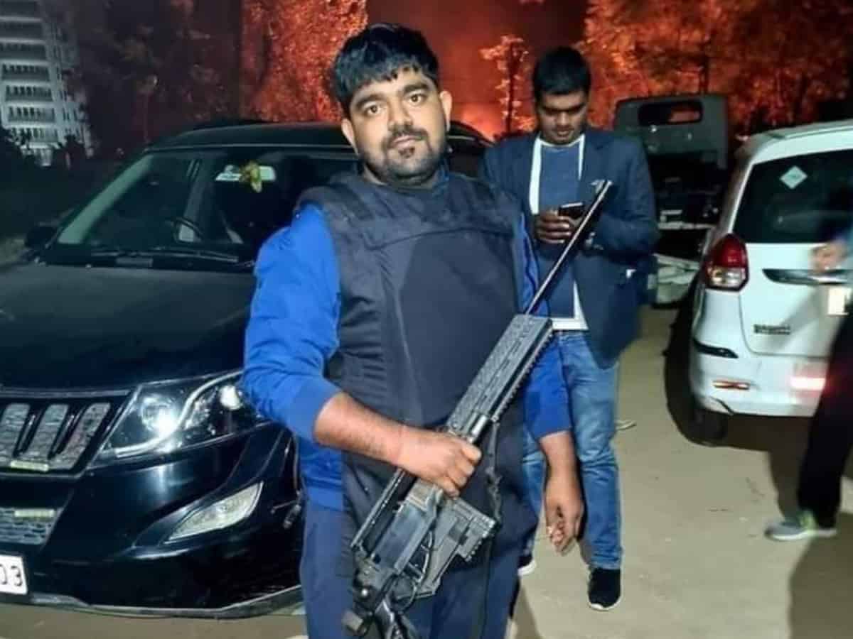 कथित गौ रक्षक मोनू मानेसर गिरफ्तार, राजस्थान पुलिस के हवाले किया जायेगा