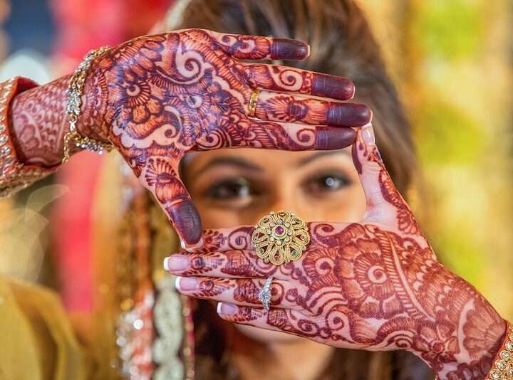 बहू और बेटी में फर्क करता समाज