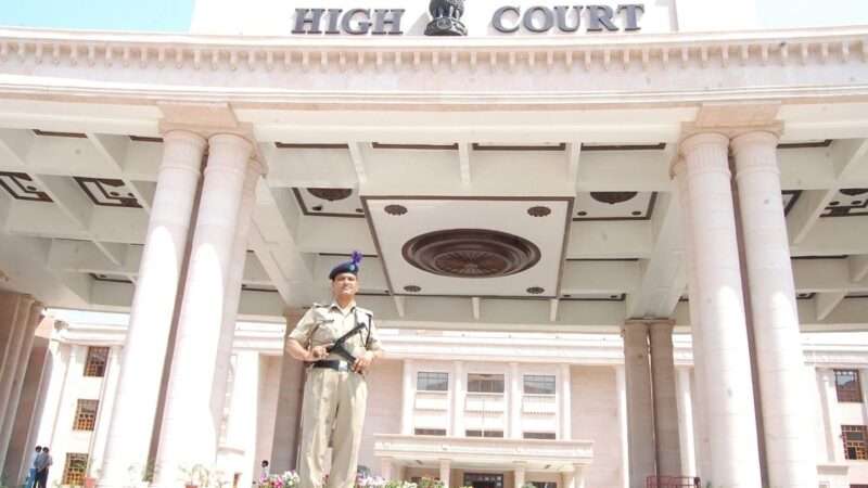 बाइबल बांटना धर्मांतरण का प्रलोभन नहीं: हाईकोर्ट