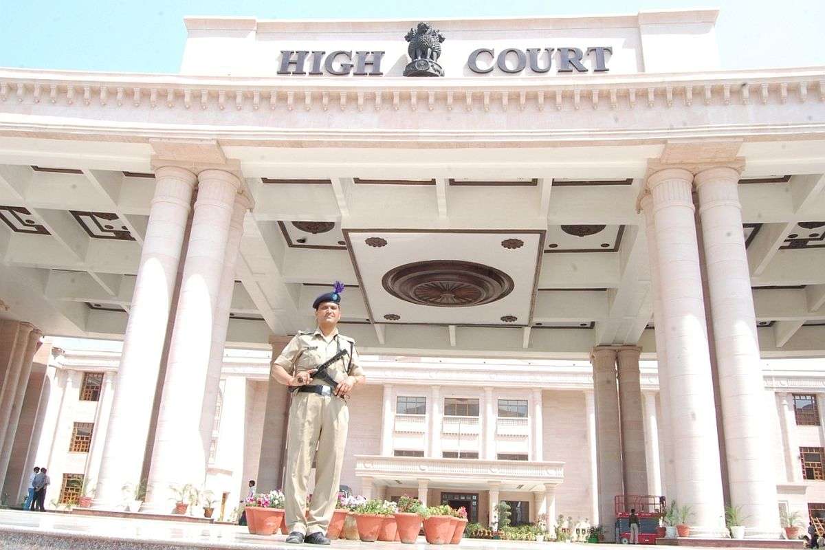 बाइबल बांटना धर्मांतरण का प्रलोभन नहीं: हाईकोर्ट