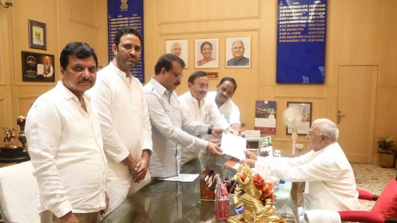 मध्य प्रदेश: बीजेपी पर हमलावर हुई कांग्रेस, राज्यपाल को ज्ञापन दिया