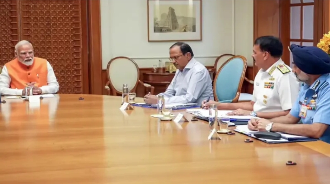 पीएम मोदी से मिले वायु सेना चीफ, लगने लगे पाकिस्तान पर हमले के कयास