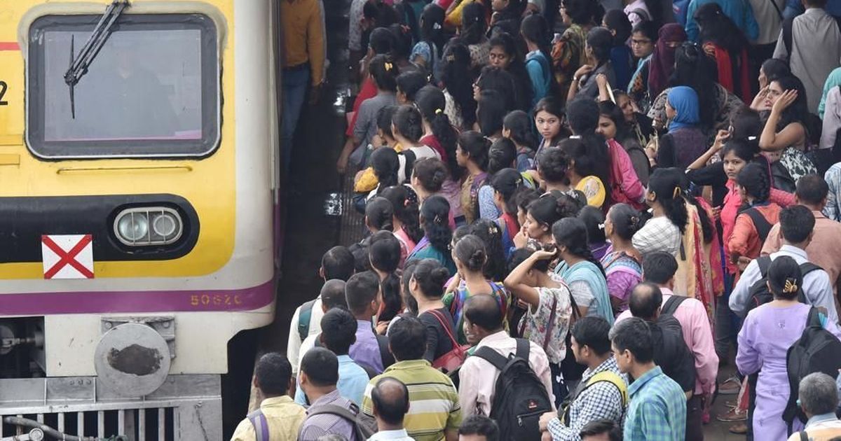 मुंबई लोकल ट्रेन में बड़ा हादसा, 5 की मौत