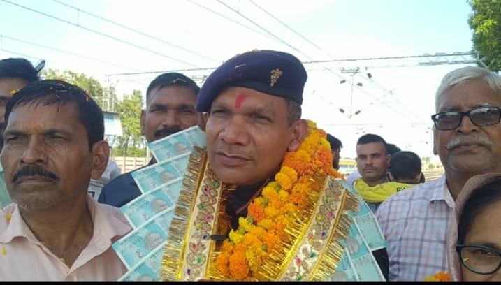 सेना से सेवानिवृत्त होकर लौटे सूबेदार बाल गोबिन्द पाल का हुआ शानदार स्वागत