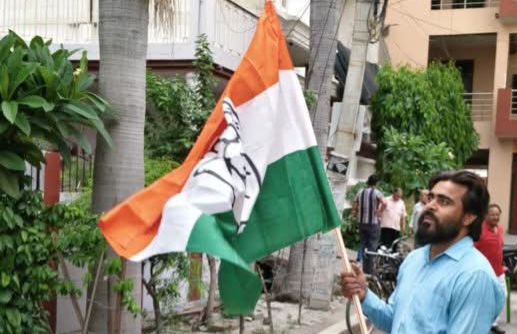 कांग्रेस नेताओं ने केक काटकर मनाया राष्ट्रीय अध्यक्ष मल्लिकार्जुन खरगे का बर्थडे