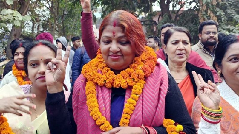 तेजस्वी के खुलासे के बाद मुजफ्फरपुर मेयर की मुश्किलें बढ़ीं, EC ने भेजा नोटिस  मेयर की मुश्किलें बढ़ीं, EC ने भेजा नोटिस