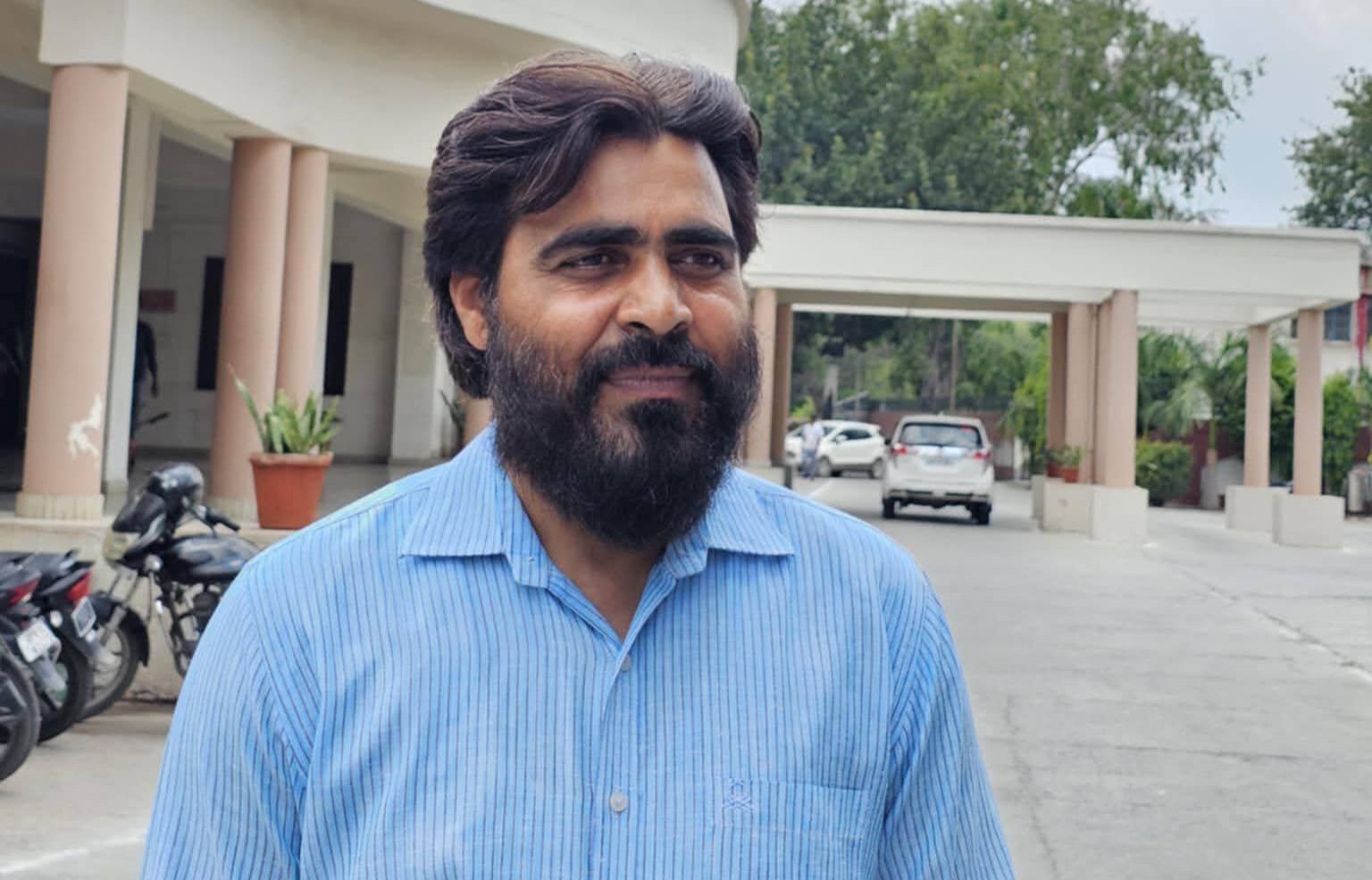 इंडिया गठबंधन के सांसदों को हिरासत में लेने पर रोष जताया