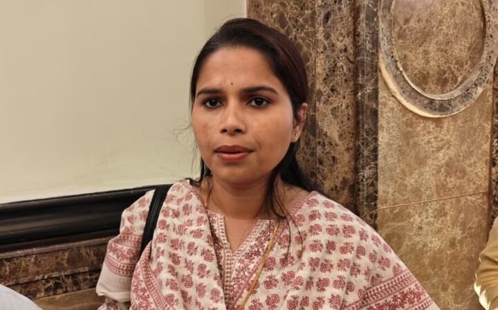 सपा विधायक पूजा पाल निष्कासित, विधानसभा में की सीएम योगी की तारीफ