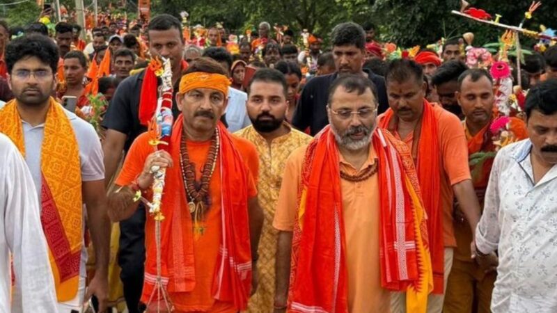 बीजेपी सांसद निशिकांत दुबे और मनोज तिवारी के खिलाफ FIR, पढ़िए- क्या है मामला